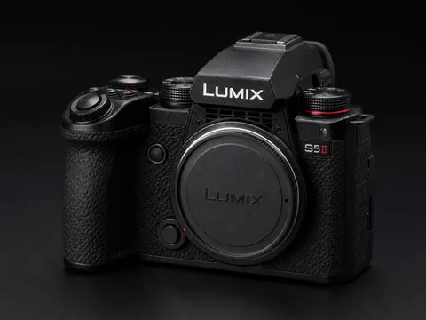 LUMIX S5 II