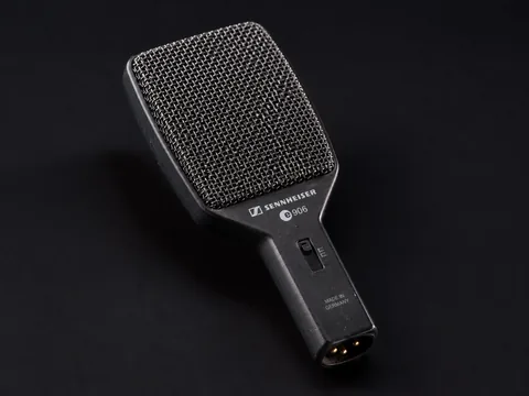 e906